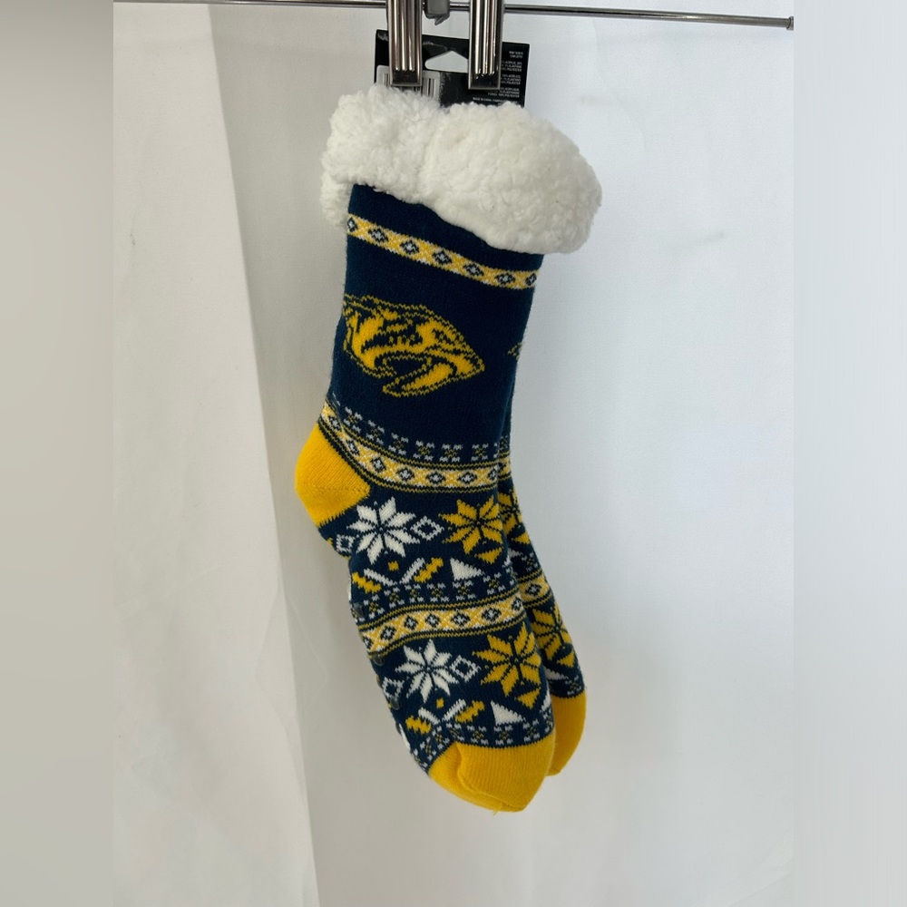 CHRISTMAS NASHVILLE PREDATORS FOOTY SLIPPER